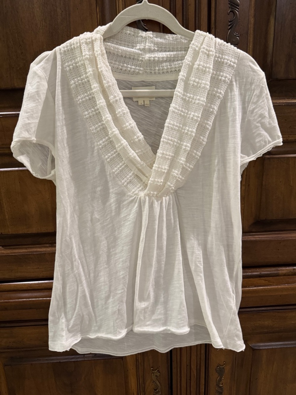 Deletta/Anthro Cream V-Neck Crochet-Trim Short Sleeve Top - Medium